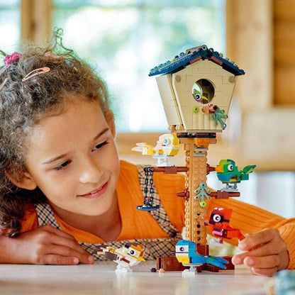 LEGO 31143 Creator 3in1 Birdhouse: Birds to Hedgehog to Beehive Set - image 3