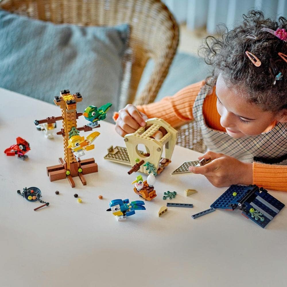 LEGO 31143 Creator 3in1 Birdhouse: Birds to Hedgehog to Beehive Set - image 4