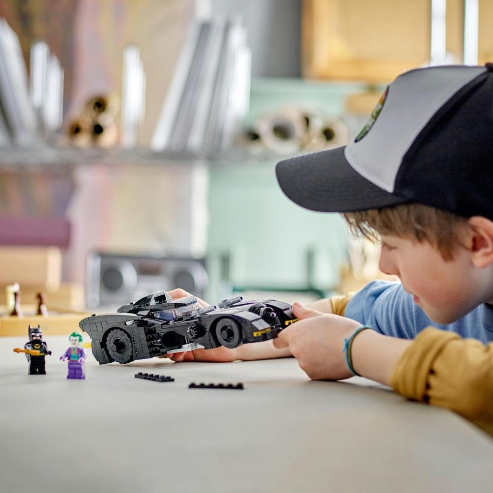 LEGO 76224 DC Batmobile: Batman vs. The Joker Chase Set - image 3
