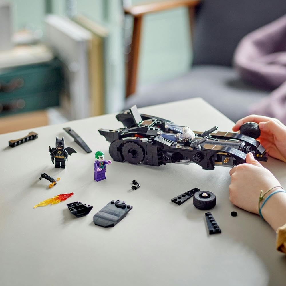 LEGO 76224 DC Batmobile: Batman vs. The Joker Chase Set - image 5