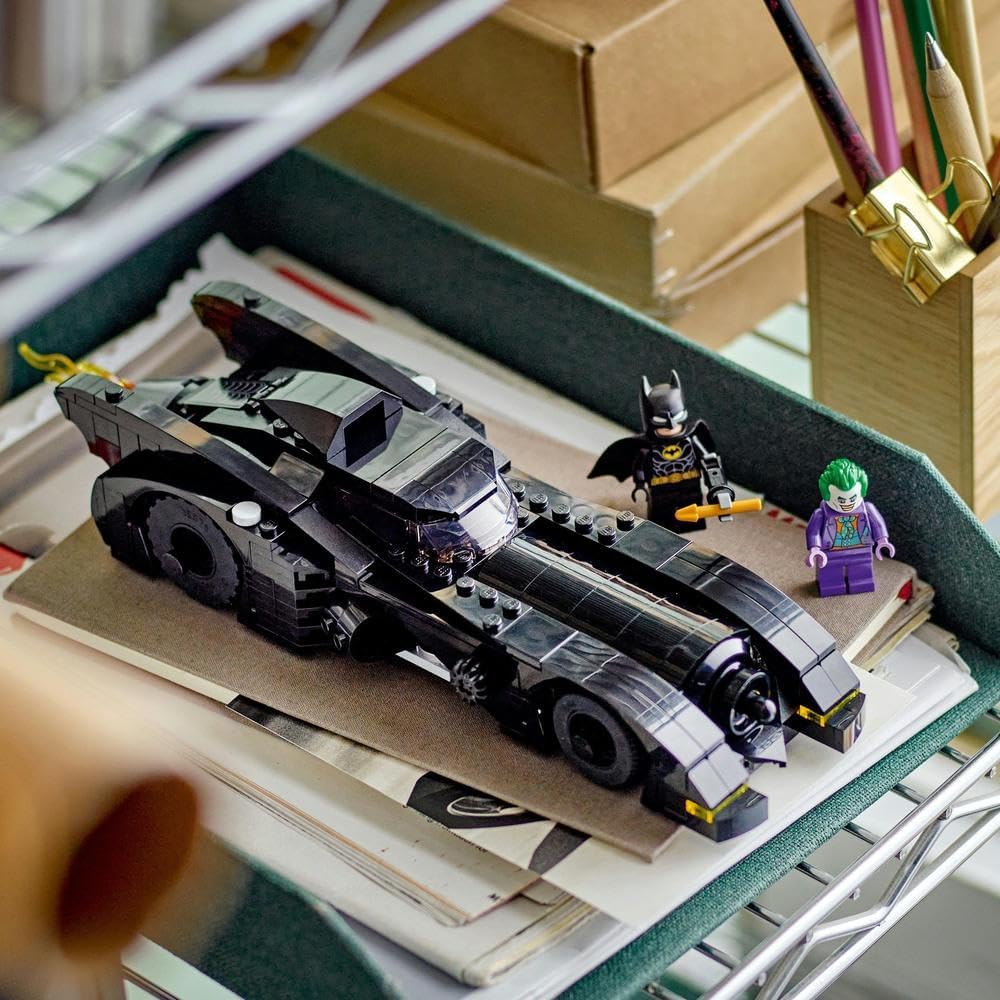 LEGO 76224 DC Batmobile: Batman vs. The Joker Chase Set - image 6