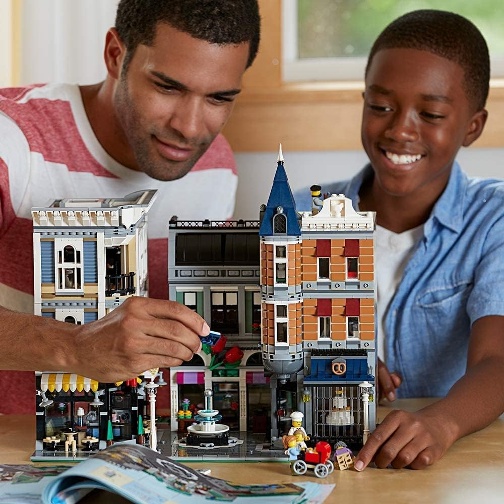 LEGO Creator Expert Assembly Square 10255 Building Kit - image 2