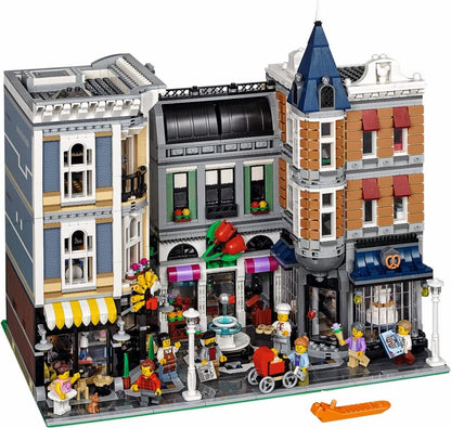 LEGO Creator Expert Assembly Square 10255 Building Kit - image 4