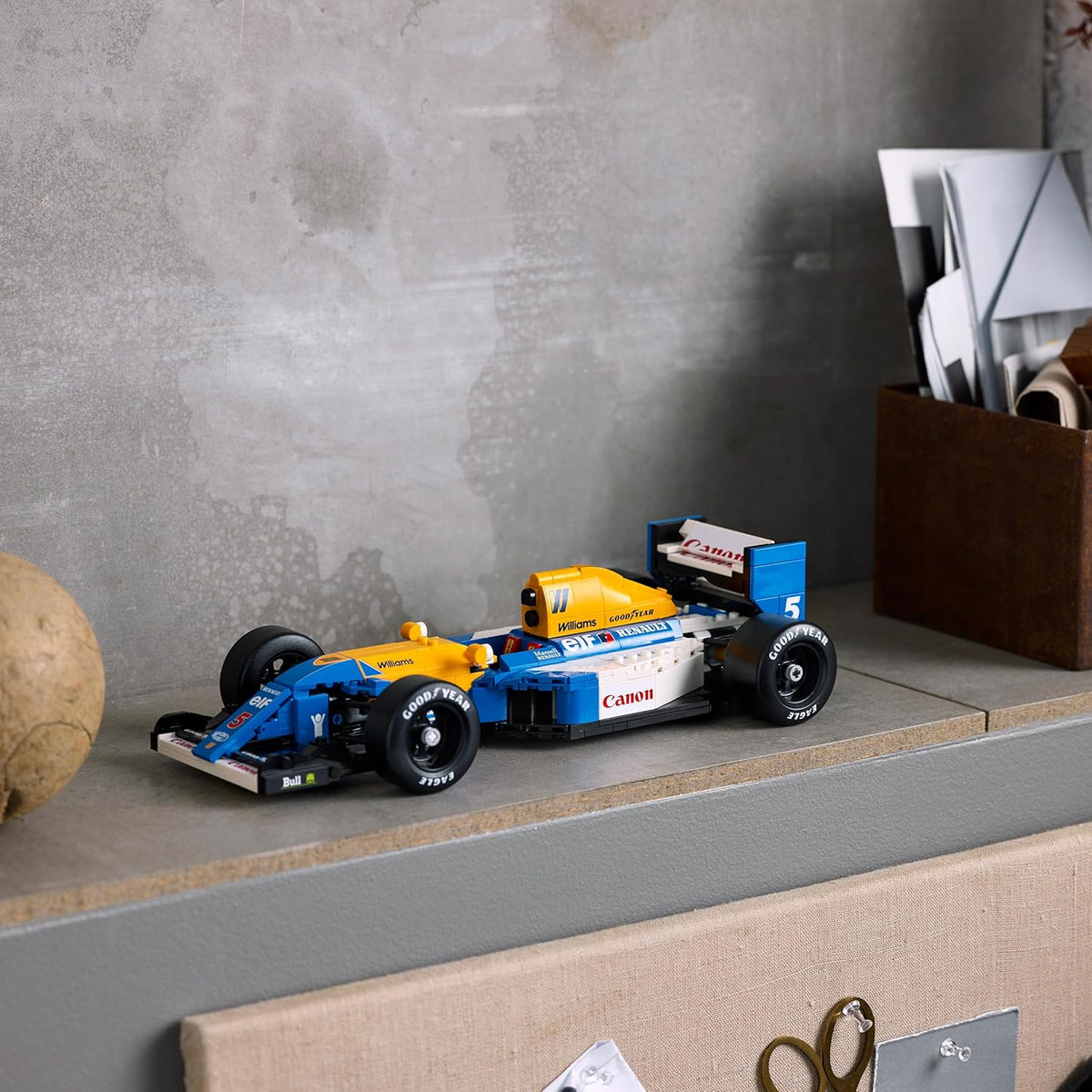 LEGO Icons Williams Racing FW14B & Nigel Mansell - image 3