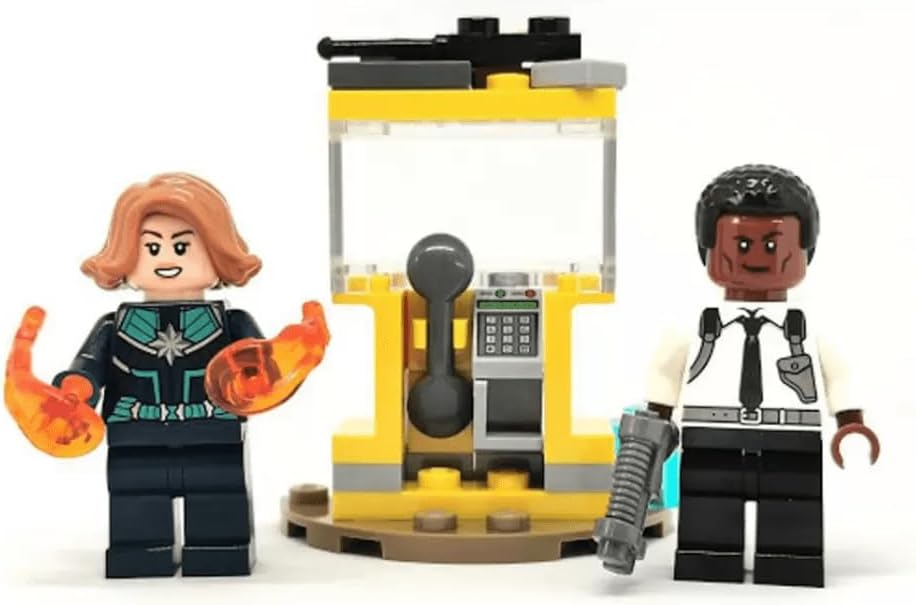 LEGO Super Heroes Captain Marvel and Nick Fury Polybag Set 30453 - image 3